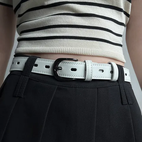 Ceinture Rétro Minimaliste en Cuir PU pour Femmes Mode Poinçonné Ajouré Sangle Décorative Ceinture de Taille Casual pour Jean