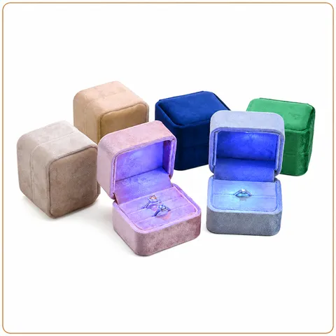 Boîte à Bagues en Velours Avec Lumière LED Boîte de Rangement de Bijoux Quadrilatère Pour Proposition Mariage