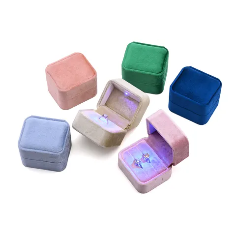 Boîte à Bagues en Velours Avec Lumière LED Boîte de Rangement de Bijoux Quadrilatère Pour Proposition Mariage