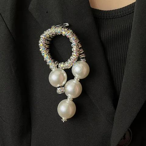 Luxurious Irregular Spiral Rhinestone Brooch Pin For Women Elegant Artificial Pearl Drop Brooch Black Silver Gold Plated Alloy Brooch Pin Jewelry