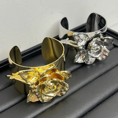 Vintage Retro 3D Gesneden Roos Bloem Brede Open Gepolijst Metaal Bangle Modeshow Armband Voor Vrouwen Sieraden Accessoire
