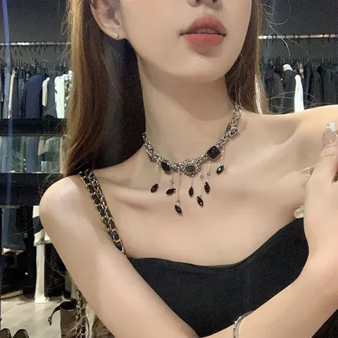 Vintage Zwarte Strass Kwastje Choker Halsketting Retro Vierkante Knop Hanger Sleutelbeenketting Spicy Girl Gothic Halssieraden Voor Vrouwen