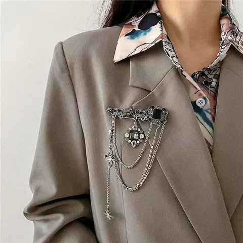 Broche de Aleación de Strass Barroco Vintage Gótico Oscuro Gema Negra Cadena de Flecos Multicapa Colgante Estrella de Cruz Pin para Mujer Joyería Regalo