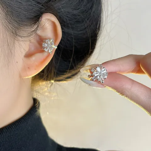 Clips de Oreja de Girasol de Aleación de Lujo Ligero con Strass y Perlas Artificiales Diseño de Nicho Pendientes Geométricos Simples Para Mujeres Banquete