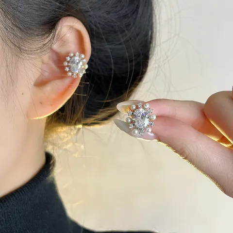 Clips de Oreja de Girasol de Aleación de Lujo Ligero con Strass y Perlas Artificiales Diseño de Nicho Pendientes Geométricos Simples Para Mujeres Banquete