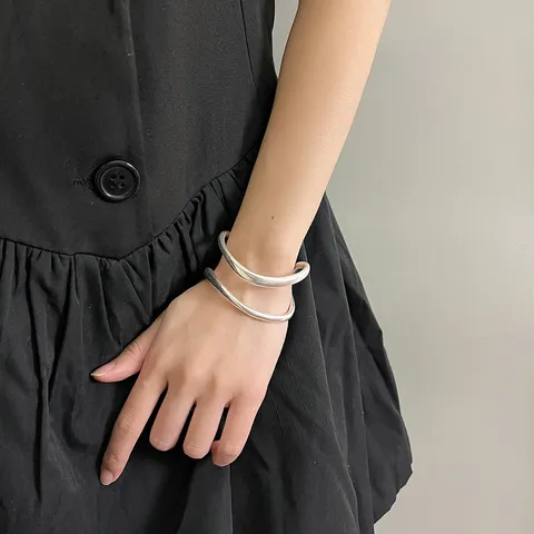 Minimalistischer Edelstahl Kupferlegierung Doppelschicht Gebürsteter Offener Armreif Armband Für Damen Geometrische Linie Mode Schmuck
