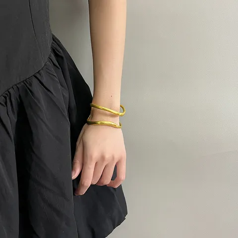 Minimalistischer Edelstahl Kupferlegierung Doppelschicht Gebürsteter Offener Armreif Armband Für Damen Geometrische Linie Mode Schmuck