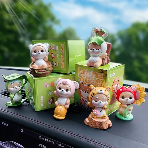 Cartoon Shiba Inu Wald Auto Ornament Harz Hund Tierfigur Für Armaturenbrett Haus Schreibtisch Dekoration Kreatives Spielzeug Geschenk