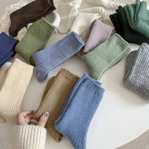 Women's Winter Thickened Wool Blend Mid-Calf Crew Socks Soft Warm Ribbed Knit Daily Casual Stockings