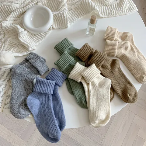 Women's Winter Thickened Wool Blend Mid-Calf Crew Socks Soft Warm Ribbed Knit Daily Casual Stockings