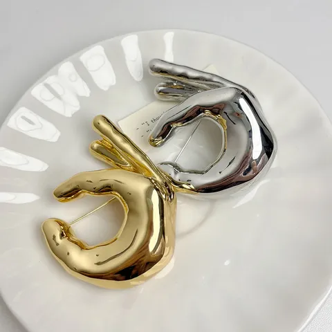 Minimalist Alloy OK Hand Gesture Brooch For Women Gold Silver Electroplated High-End Niche Suit Lapel Pin Fashion Clothing Accessories