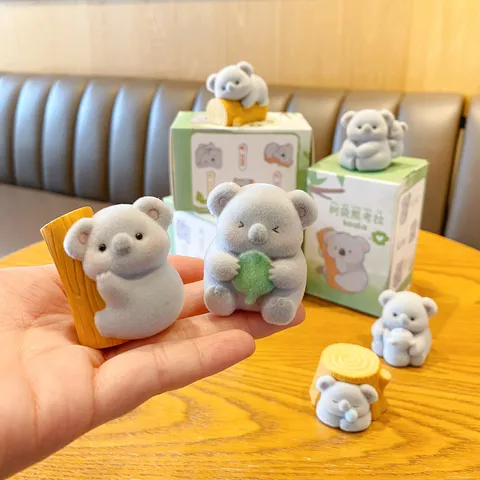Süße Beflockte Koala Harz Ornamente Tierfigur Für Auto Armaturenbrett Haus Büro Desktop Dekoration Handwerk
