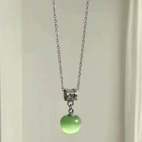 Collier Pendentif Pomme Oeil de Chat Vert Menthe Minimaliste Mignon Alliage Fruit Chaîne de Clavicule Bijoux de Mode Cadeau Pour Femmes