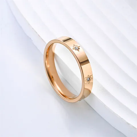 Minimalist Titanium Steel Eight Pointed Star Band Ring Luxury Rhinestone Inlaid Gold Silver Rose Gold Couple Finger Ring Unisex Jewelry