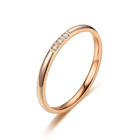 Bague Minimaliste en Acier Titane pour Femmes Plaquée Or 18K Avec Strass Incrusté Anneau Mince Bijoux Mode Élégants