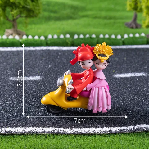 Retro Chinese Wedding Couple Mini Figures Micro Landscape Motorcycle Scooter Figures DIY Accessories Ornaments Home Car Decor