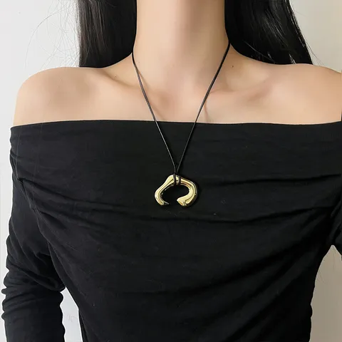 European American Minimalist U-Shaped Metal Pendant Necklace For Women Alloy Irregular Designer Leather Cord Long Sweater Chain Jewelry