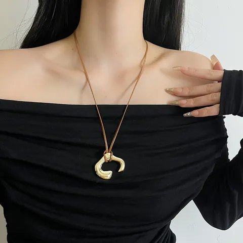 European American Minimalist U-Shaped Metal Pendant Necklace For Women Alloy Irregular Designer Leather Cord Long Sweater Chain Jewelry