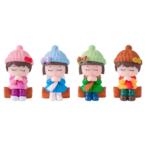 Miniature Resin Couple Figurine Cute Sweater Boy And Girl Cartoon Figurine Desktop Ornament Car Dashboard Decor