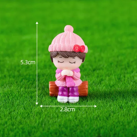 Miniature Resin Couple Figurine Cute Sweater Boy And Girl Cartoon Figurine Desktop Ornament Car Dashboard Decor