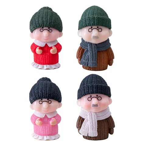 Miniature Resin Elderly Couple Figurine Desktop Ornament Cute Cartoon Winter Sweater Grandparents Statues Home Decor