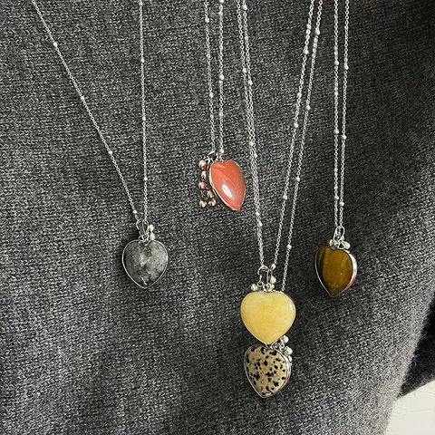 Niche Fashion Alloy Natural Stone Heart Pendant Necklace Long Chain Grape Cluster Sweaters Chain Minimalist Jewelry Gift For Women