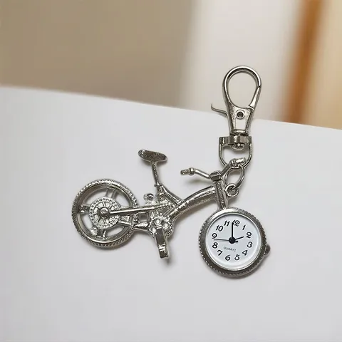 Portachiavi con Orologio da Tasca in Metallo Creativo Simpatico Cartone Animato Bicicletta Orso Gatto Cuore Anello Chiave