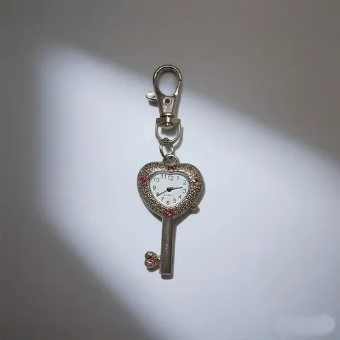 Portachiavi con Orologio da Tasca in Metallo Creativo Simpatico Cartone Animato Bicicletta Orso Gatto Cuore Anello Chiave