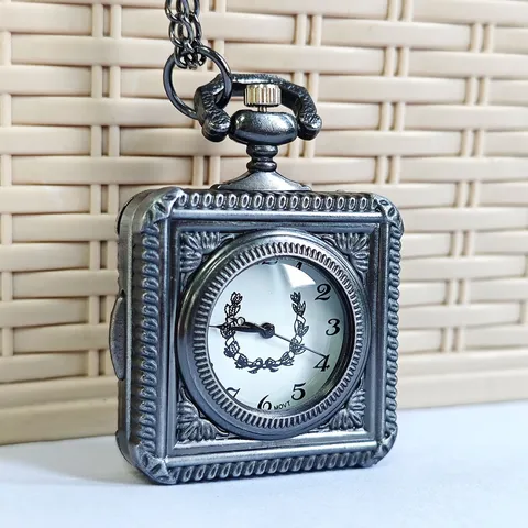 Orologio da Tasca Quadrato Traforato Vintage Movimento al Quarzo Con Catena di Collana Orologio da Tasca Retro Per Uomini Donne Studenti Regalo