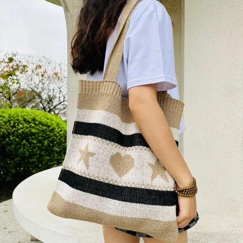 Damen Gestrickte Tragetasche Hohl Gewebte Umhängetasche Patchwork Gestreift Herz Stern Muster Polyester Lässige Einkaufshandtasche