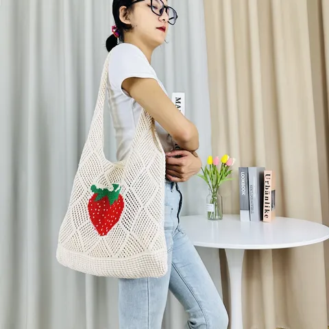 Damen Ins Gestrickte Erdbeere Tote Bag Große Kapazität Aushöhlen Gewebte Umhängetasche Sommer Strand Casual Strick Handtasche