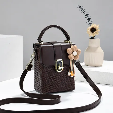 Vintage Vrouwen PU Leder Geweven Mini Box Crossbody Tas Prachtige Slot Sluiting Kleine Telefoontas Met Bloemenhanger Messenger Tas