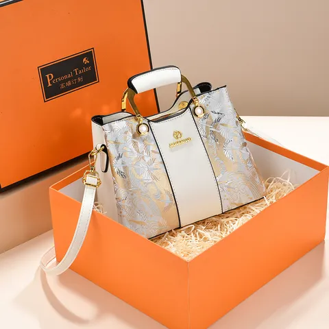 Chinesischer Stil Luxus PU Leder Handtasche Wolke Stickerei Umhängetasche Patchwork Crossbody Tasche Geschenk Für Mutter Damen