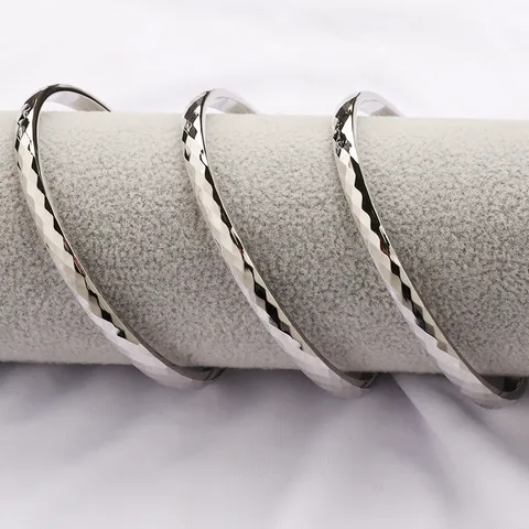Bracelet Jonc Ouvert Rond pour Hommes en Acier Inoxydable Plaqué Or 18K Bracelet Géométrique Poli de Haute Qualité