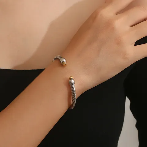 Bracelet Jonc en Acier Inoxydable Bicolore à Câble Torsadé pour Femme Élégant Bracelet Ouvert Plaqué Or Argent Bijoux Cadeau