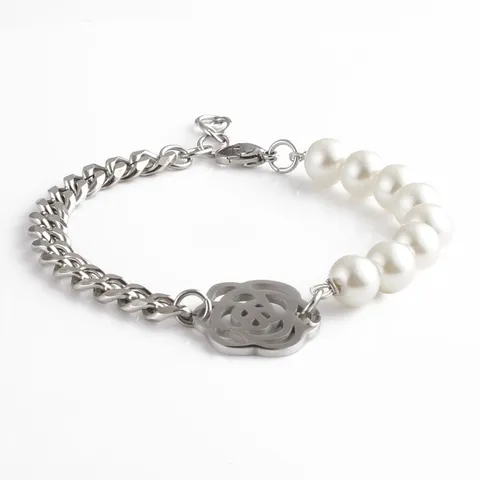 Bracelet Pendentif Fleur de Camélia Personnalisé en Acier au Titane pour Femme Chaîne à Maillons Perles Épissées Bijoux de Main avec Perle Artificielle