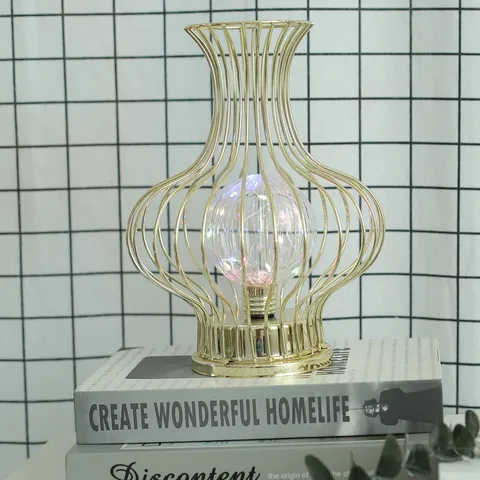 Nordische IJzeren Vaas LED Tafellamp Moderne Holle Geometrische Nachtlampje Voor Slaapkamer Woonkamer Decor Creatieve Minimalistische Bureaulamp