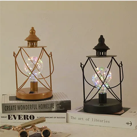 Linterna LED de Arte de Hierro Retro Luz de Noche Moderno Minimalista Geométrico Hueco Lámpara de Mesa Decorativa para Hogar Dormitorio Sala de Estar