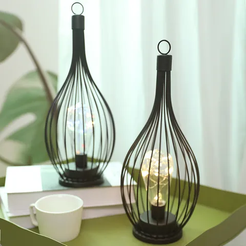 Linterna LED de Hierro Geométrica Hueca Estilo Minimalista Europeo Bombilla Retro Adorno para el Hogar Lámpara de Atmósfera Decorativa Regalo
