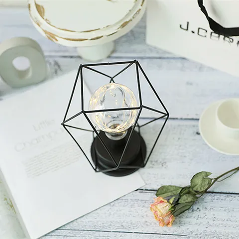 Moderne INS Stijl LED Geometrische IJzerkunst Nachtlampje Minimalistische Decoratieve Tafellamp Voor Slaapkamer Studeerkamer Bar Woondecoratie