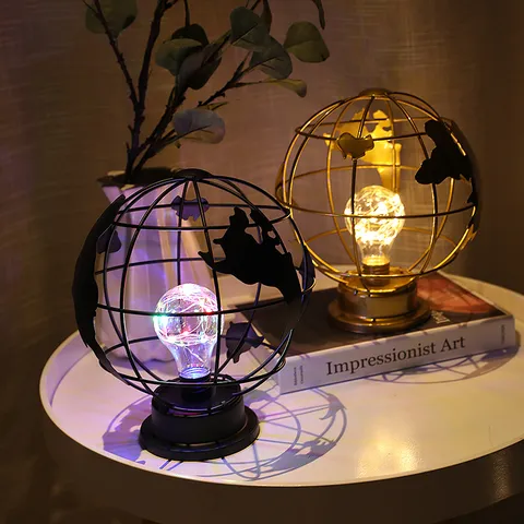 Europese Vintage IJzeren Wereldbol LED Nachtlampje Ornament Moderne Holle Draadframe Bureau Lamp Voor Kerstmis Thuis Nachtkastje Decoratie