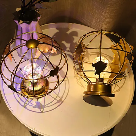 Europese Vintage IJzeren Wereldbol LED Nachtlampje Ornament Moderne Holle Draadframe Bureau Lamp Voor Kerstmis Thuis Nachtkastje Decoratie