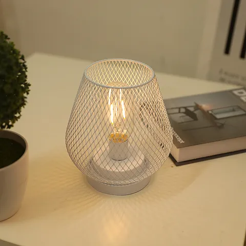 Moderne Minimalistische IJzeren Net LED Tafelamp Kerst Decoratieve Nachtlampje Geometrische Holle Nachtkastje Lamp Voor Slaapkamer