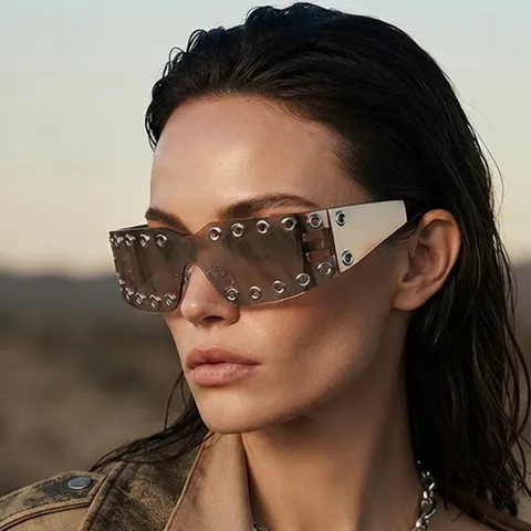 Y2K Punk Rivet Oversized Integrated Sunglasses Fashion Street Wear Spice Girl Shades UV400 Protection Catwalk Stage Eyewear