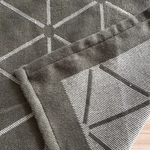 Woven Jacquard Polyester Blanket Ins Style Geometric Triangle Pattern Soft Warm Throw Blanket For Home Car Travel
