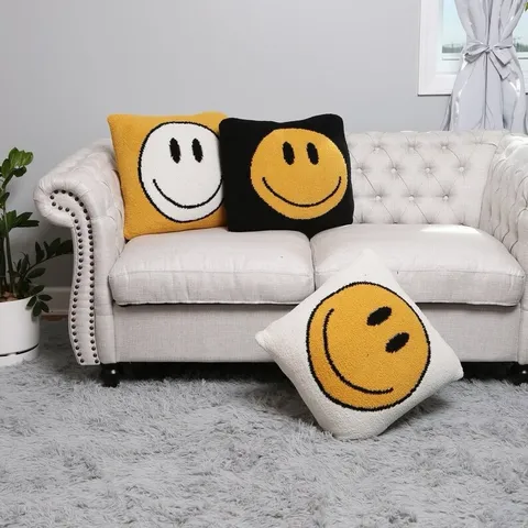 Housse de Coussin Décorative Jacquard en Peluche Douce Housse de Coussin Visage Smiley Jolie Housse de Coussin Cartoon Pour Salon Sofa Décoration De La Maison