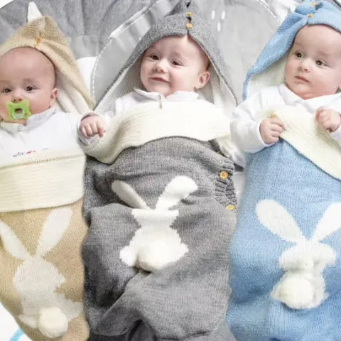 Europäischer Stil Säugling Baby Gestrickter Schlafsack Süße 3D Kaninchenohren Knopf Warmer Anti-Kick Schlafsack Kinderwagen Decke