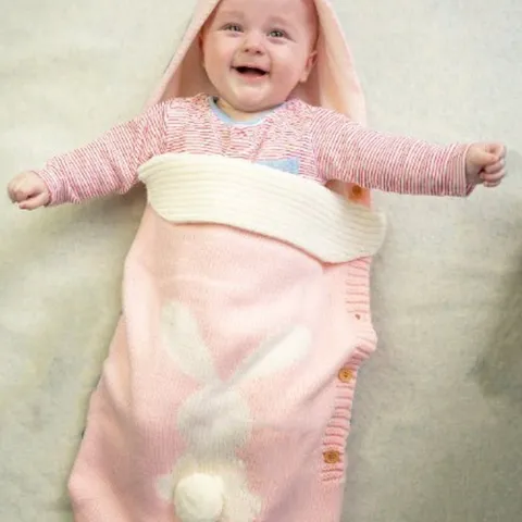 Europäischer Stil Säugling Baby Gestrickter Schlafsack Süße 3D Kaninchenohren Knopf Warmer Anti-Kick Schlafsack Kinderwagen Decke