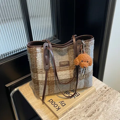 Large Capacity Woolen Plaid Tote Bag For Women Vintage Tweed Shoulder Bag With Leather Handle And Plush Dog Pendant Shopping Bag