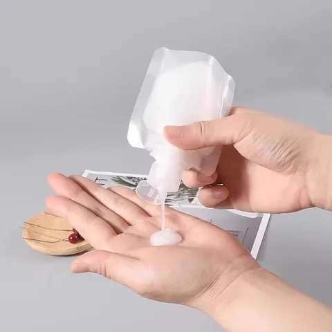 Sac Distributeur d'Articles de Toilette de Voyage Portable Pochette de Rangement en Plastique Transparent pour Shampooing Lotion Liquide Accessoires de Voyage